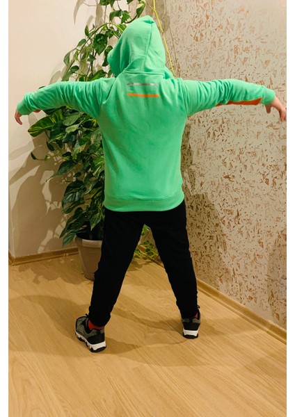 Erkek Çocuk Yeşil Oranj Parçalı Fermuarlı Cepli Kapşonlu Arkası Baskılı Sweatshirt