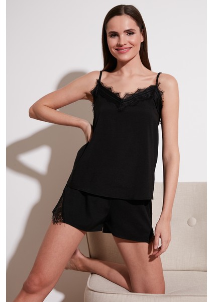 Dantelli V Yaka Ip Askılı Mini Şortlu Pijama Takımı Bayan Pijama Takımı 6110300