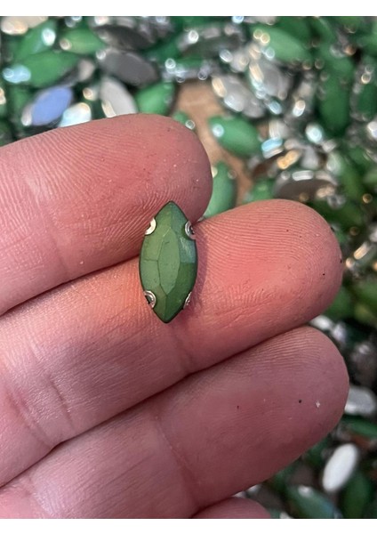 1 cm 4 mm Yeşil Kasalı Dikme Damla Taş Boncuk (50 Adet)