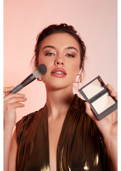 Compact Powder - Kompakt Pudra 01 Porcelain 12 Saate Kadar Kalıcılık - Soğuk Cilt Alt Tonu fiyatları