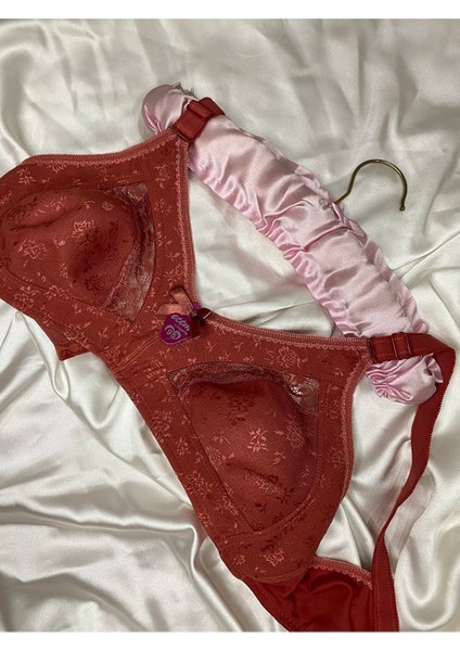 Kadın Dantel Detaylı Büyük Beden D Cup Toparlayıcı Rahat Sütyen