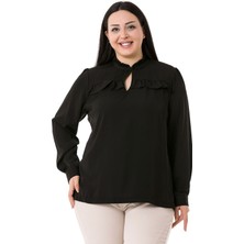 Disentis Modest Büyük Beden Yaka ve Göğüste Fırfır Detaylı Yanı Yırtmaçlı Siyah Bluz