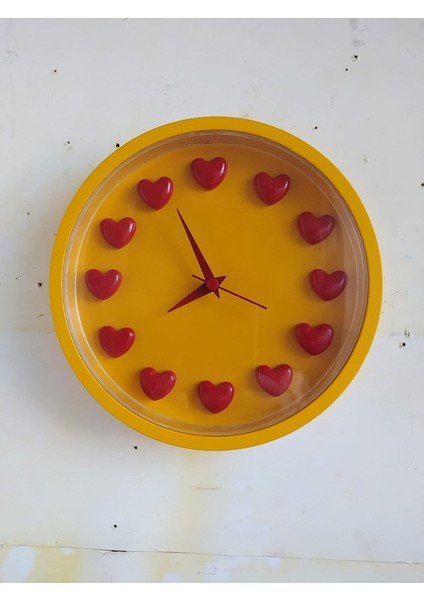 Sarı Kırmızı Taraftar Kalpli 3D Duvar Salon Ofis Saati 22 cm Plastik