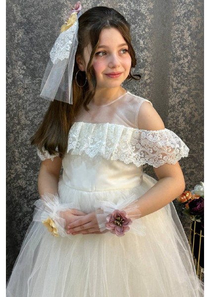 Kız Çocuk Toka ve Bileklerinde Gül Detaylı Beyaz Abiye 6-9 Yaş