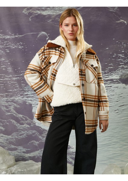Şahika Ercümen x Koton - Düğmeli Cepli Oversize Gömlek Ceket modelleri