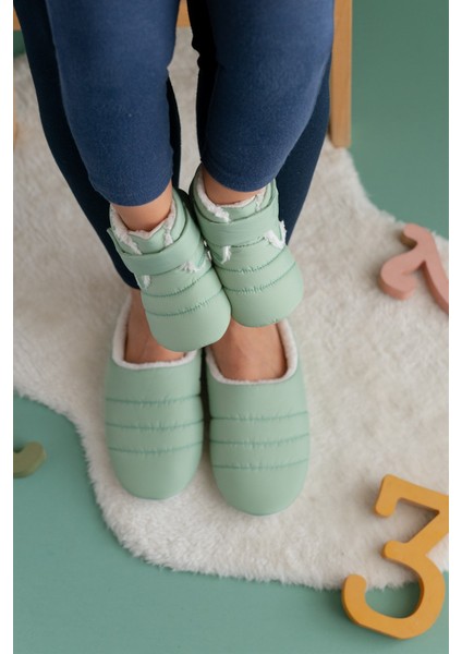 Paraşüt Kumaş Kürklü Anne Terlik ve Bebek Panduf (Terlik ve Panduf Ayrı SATILMAKTADIR.)-MİNT-T-1007