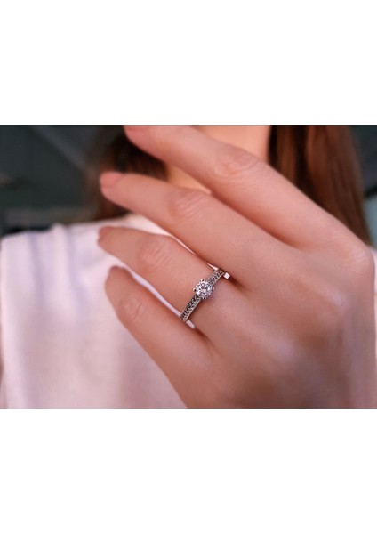 F Renk 0,39 Karat Pırlanta Tektaş Yüzük 0407R0070