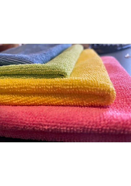 Extra Lilyum Konsantre Çamaşır Yumuşatıcı 2 x 1,44 lt + Demstar Mikrofiber Bez