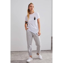 Northlight Unisex Takım Elbiseli Ayı Beyaz Nakışlı T-Shirt