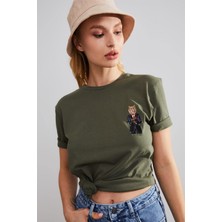 Northlight Unisex Takım Elbiseli Ayı Haki Nakışlı T-Shirt