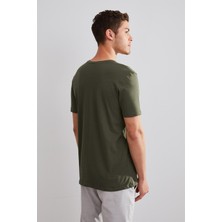 Northlight Unisex Takım Elbiseli Ayı Haki Nakışlı T-Shirt