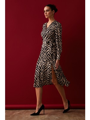 Sateen Zebra Desenli Kuşaklı Saten Elbise - Siyah