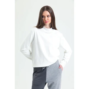 Beyaz Dik Yaka Sweatshirt