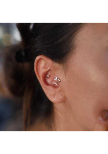 Yılan Tragus Piercing