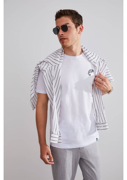 Unisex Iguana Beyaz Nakışlı T-Shirt fırsatları