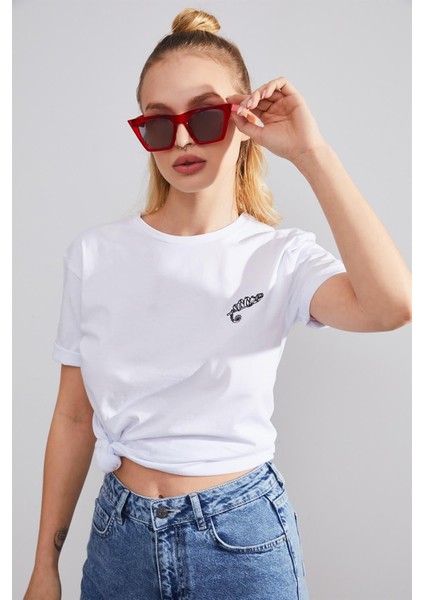 Unisex Iguana Beyaz Nakışlı T-Shirt fiyatları