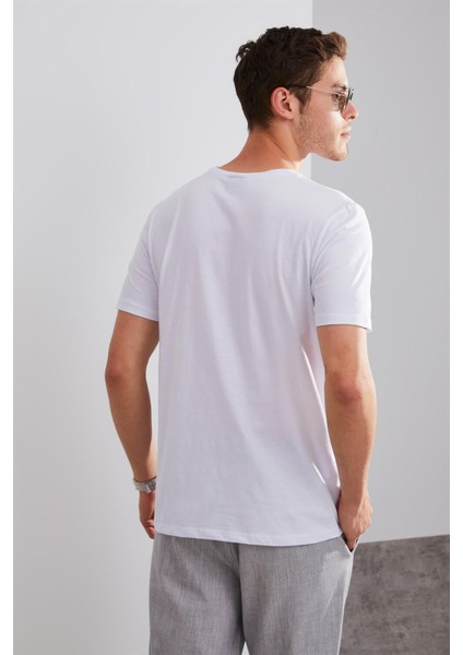 Unisex Iguana Beyaz Nakışlı T-Shirt indirimleri