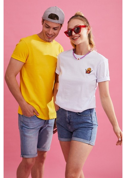 Unisex Sam Beyaz Nakışlı T-Shirt modelleri