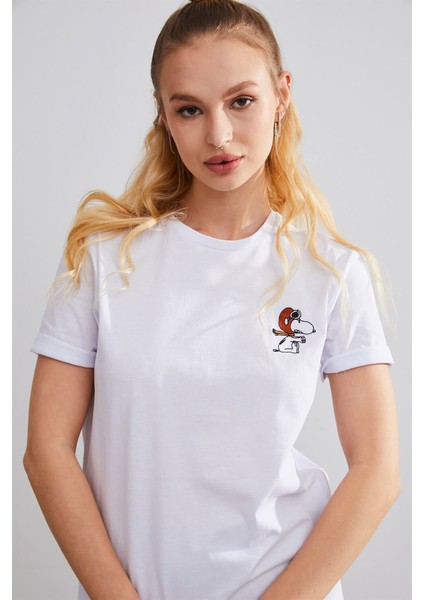 Unisex Snoopy Beyaz Nakışlı T-Shirt fırsatları