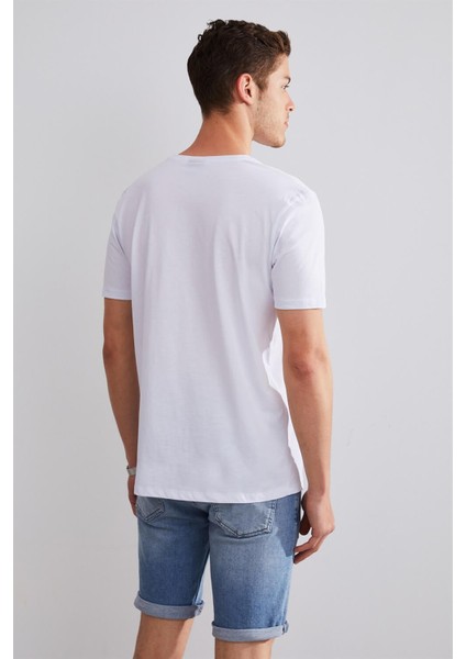 Unisex Snoopy Beyaz Nakışlı T-Shirt indirimleri
