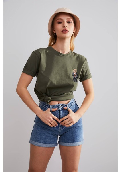 Unisex Takım Elbiseli Ayı Haki Nakışlı T-Shirt fiyatları