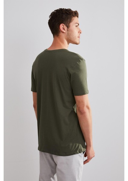 Unisex Takım Elbiseli Ayı Haki Nakışlı T-Shirt indirimleri