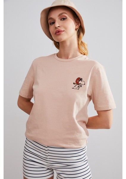 Unisex Snoopy Bej Nakışlı T-Shirt fiyatları