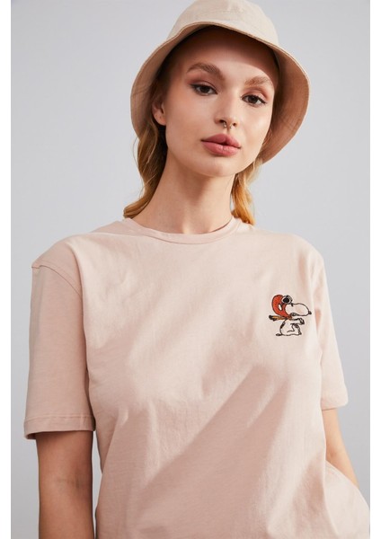 Unisex Snoopy Bej Nakışlı T-Shirt fırsatları
