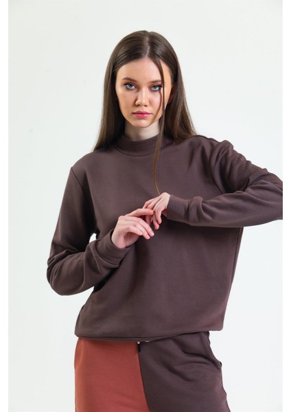 Kahverengi Dik Yaka Sweatshirt