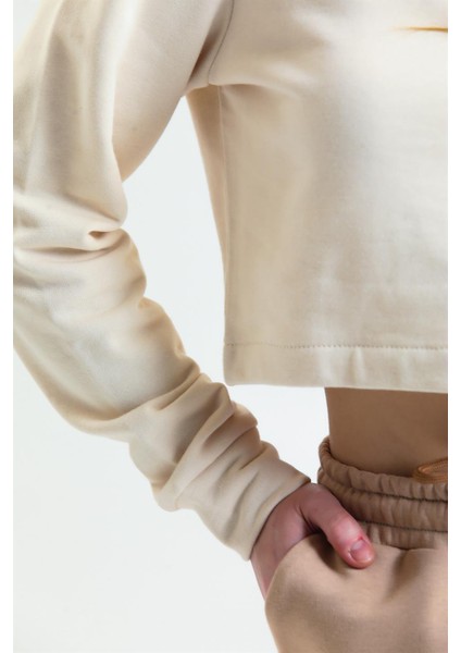 Krem Bisiklet Yaka Crop Sweatshirt fırsatları