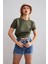 Unisex Takım Elbiseli Ayı Haki Nakışlı T-Shirt 2