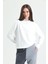 Beyaz Dik Yaka Sweatshirt 1