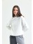 Beyaz Dik Yaka Sweatshirt 2