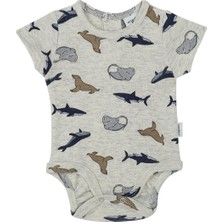 Antebies Organik Gri Denizde Yaşam Balık Desenli Çıtçıtlı Kısa Kollu Erkek Bebek Body