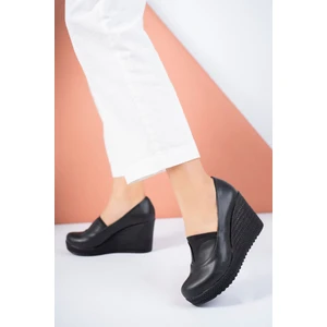 Dolgu Taban Lastikli Siyah Cilt Ayakkabı