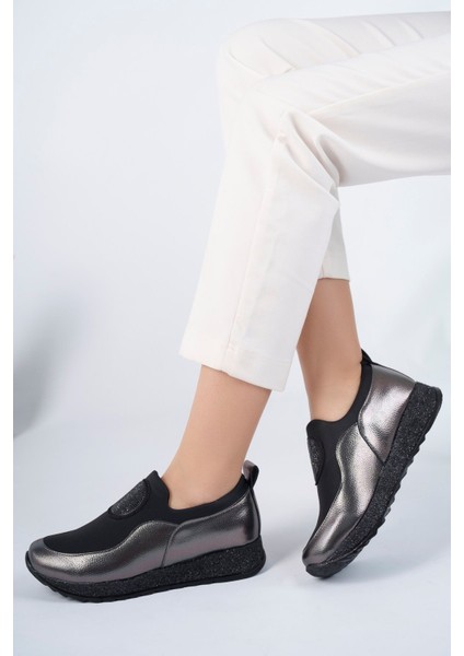 Dolgu Simli Taban Yuvarlak Taşlı Platin Kadın Ayakkabı modelleri