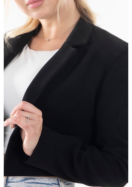 Siyah Kruvaze Yaka Kaşe Crop Astarlı Blazer Ceket 0105125.01 indirimleri