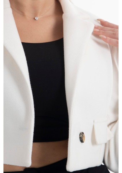 Ekru Kruvaze Yaka Kaşe Crop Astarlı Blazer Ceket 0105125.147 indirimleri
