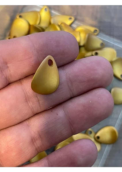 1.5 cm Sarı Renkli Metal Sedefli Yaprak Delikli Boncuk 100 Adet