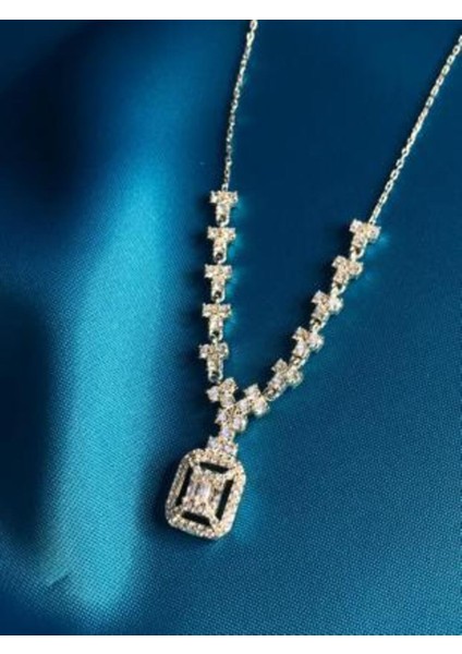 Baget Model Pırlanta Montür Beyaz Renk Gümüş Kolye