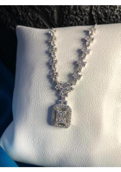 Baget Model Pırlanta Montür Beyaz Renk Gümüş Kolye fiyatları