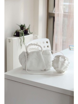 Moom Bag Beyaz Peluş Örgü Saplı Omuz Çantası