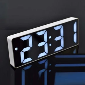 Beyaz LED Işikli Saat Di̇ji̇tal Saat Alarm Derece Ses Kontrollü Usb+Pi̇lli̇ Saat Di̇gi̇tal LED Clock Full Özelli̇kli̇