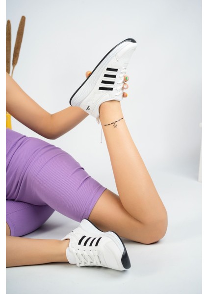 Beyaz Yanı Siyah Şeritli Kadın Spor Ayakkabı modelleri
