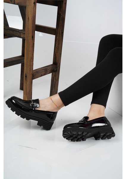 Kadın Siyah Rugan Ayakkabı Deri Dış Yapı Kısa Topuklu Modern Stil modelleri