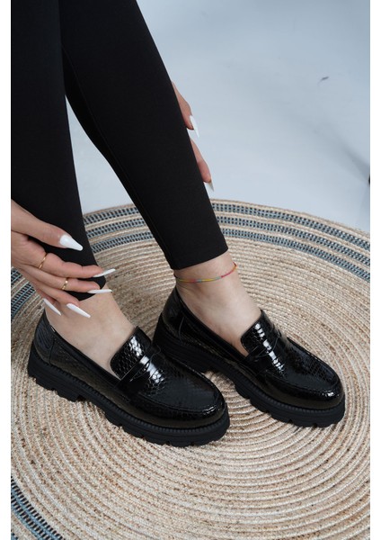 Deri Siyah Petek Rugan Kadın Makosen Ayakkabı 222134102