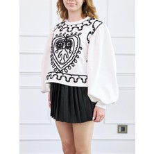 Ekru Nakış Detaylı Sweatshirt