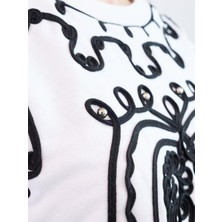 Ekru Nakış Detaylı Sweatshirt
