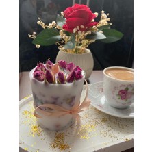 Eloza Floral Art Kurutulmuş Tomurcuk Güllerle Hazırlanan Hindistan Cevizi Kokulu Ahsap Fitilli Soya Mumu ve Simli Beton Sunumluk Ikilisi
