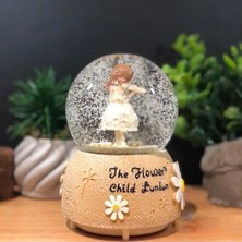 Keman Çalan Kız Temalı Büyük Boy Püskürtmeli Işıklı ve Müzikli Kar Küresi